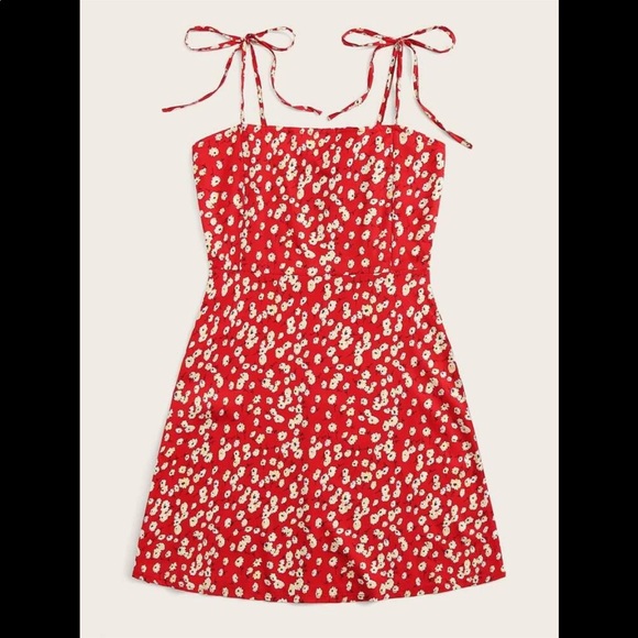 Red dress with white flowers - Picture 2 of 9